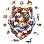 Una bella tigre Unidragon Animali circondata da altri animali nell'immagine.