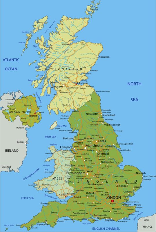 Mappa del Regno Unito che mostra l'Inghilterra, la Scozia, il Galles e l'Irlanda del Nord, con l'indicazione delle principali città, delle regioni e dei mari circostanti.